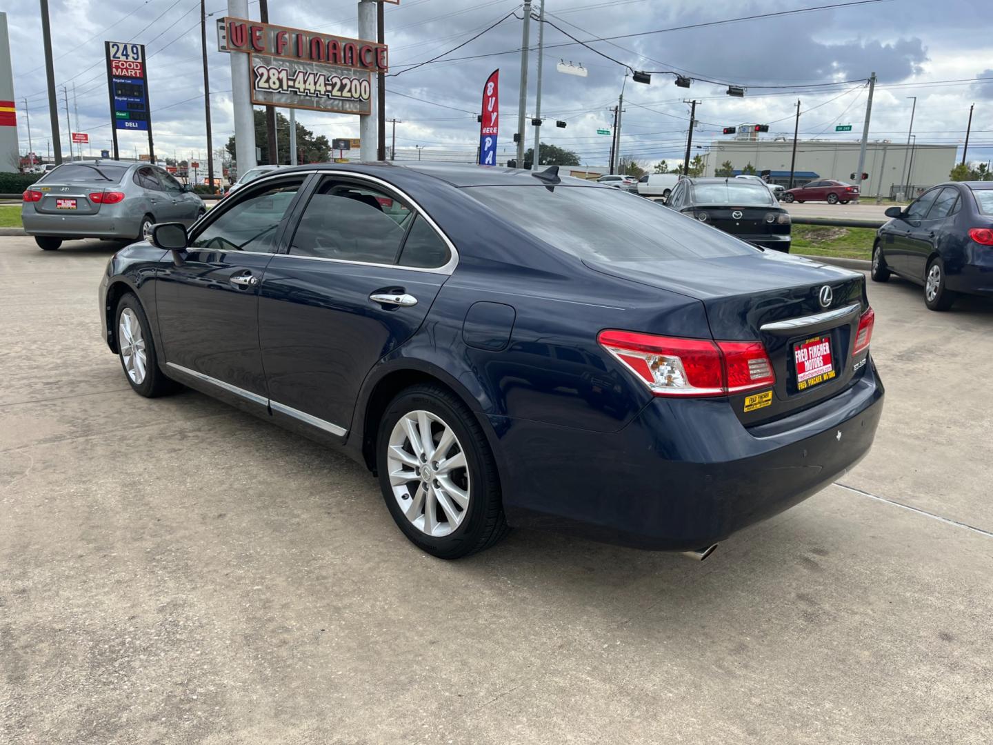 2011 blue /TAN Lexus ES 350 Sedan (JTHBK1EG5B2) with an 3.5L V6 DOHC 24V engine, 6-Speed Automatic transmission, located at 14700 Tomball Parkway 249, Houston, TX, 77086, (281) 444-2200, 29.928619, -95.504074 - Photo#4